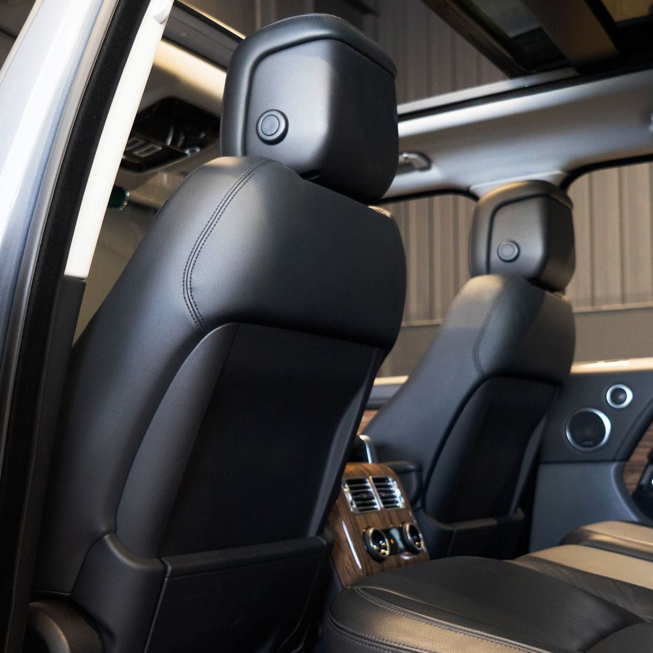 لاند روفر رينج روفر 2,586 P.M • 0% Downpayment • Range Rover HSE • 1 Year Warranty