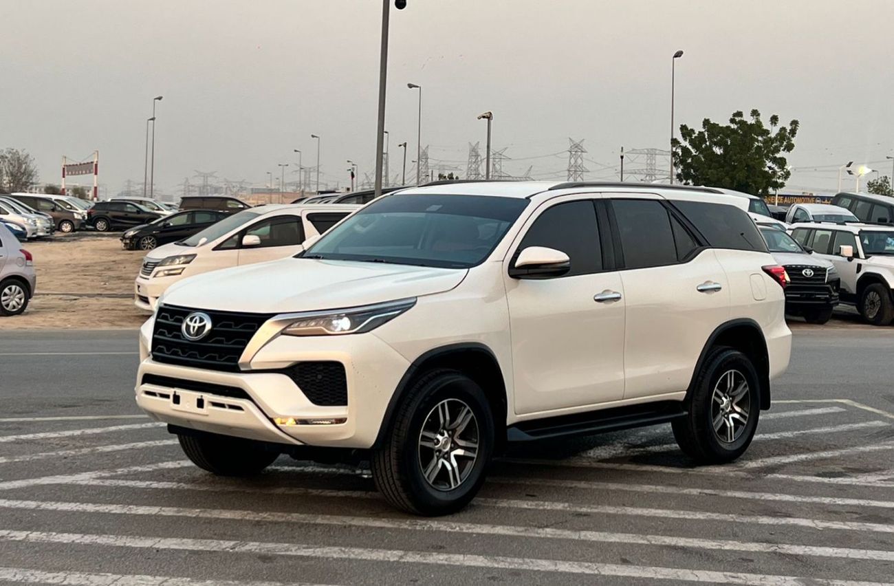 تويوتا فورتونر 2022  Toyota Fortuner EXR 2.7L (160 HP)V4 -AWD 4x4 - GCC Rear Sensor - Cruise Control
