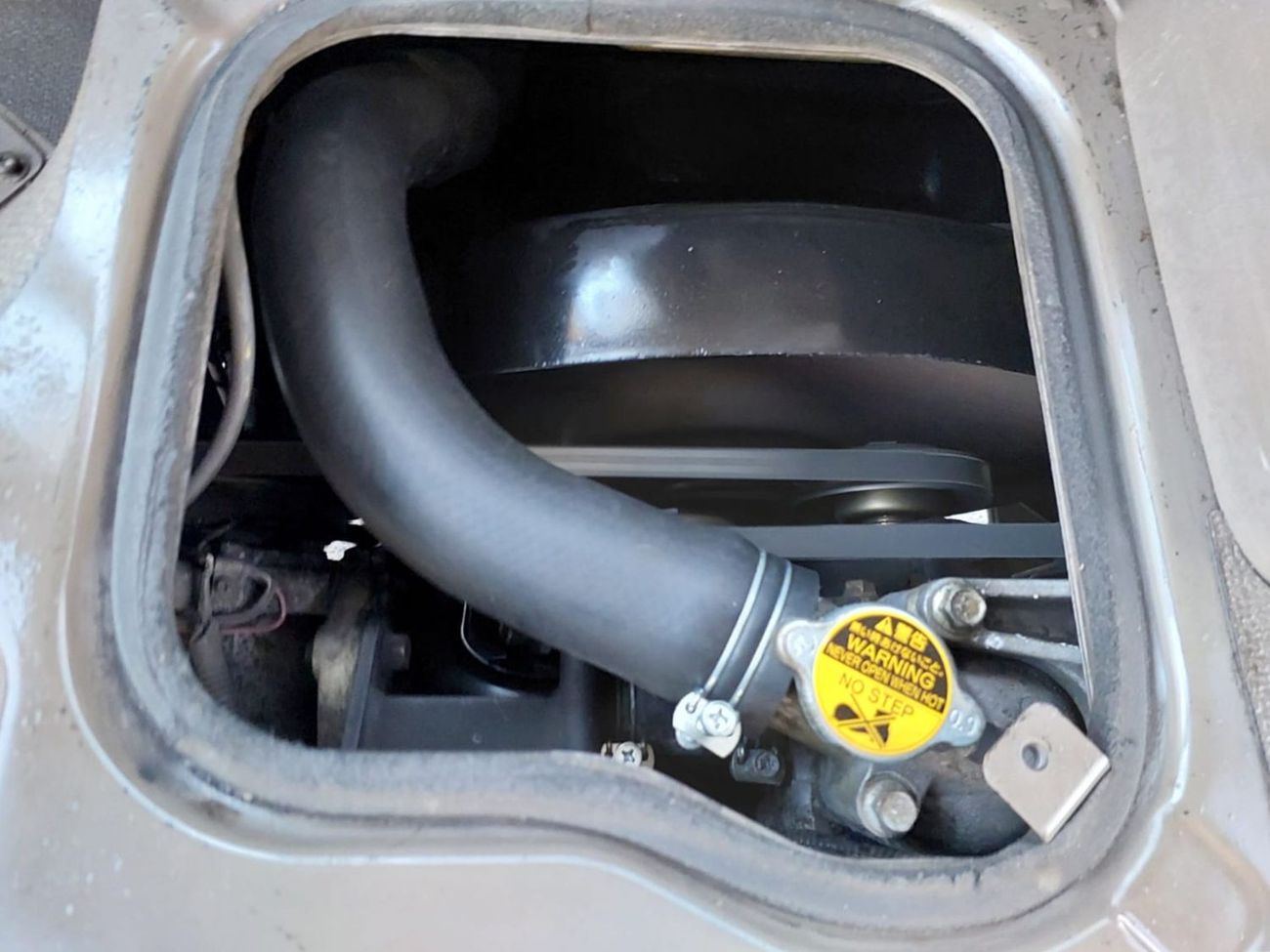 ميتسوبيشي روزا MITSUBISHI ROSA BUS RHD 2004 MODEL 4.2 L DIESEL AUTOMATIC(PM00674)