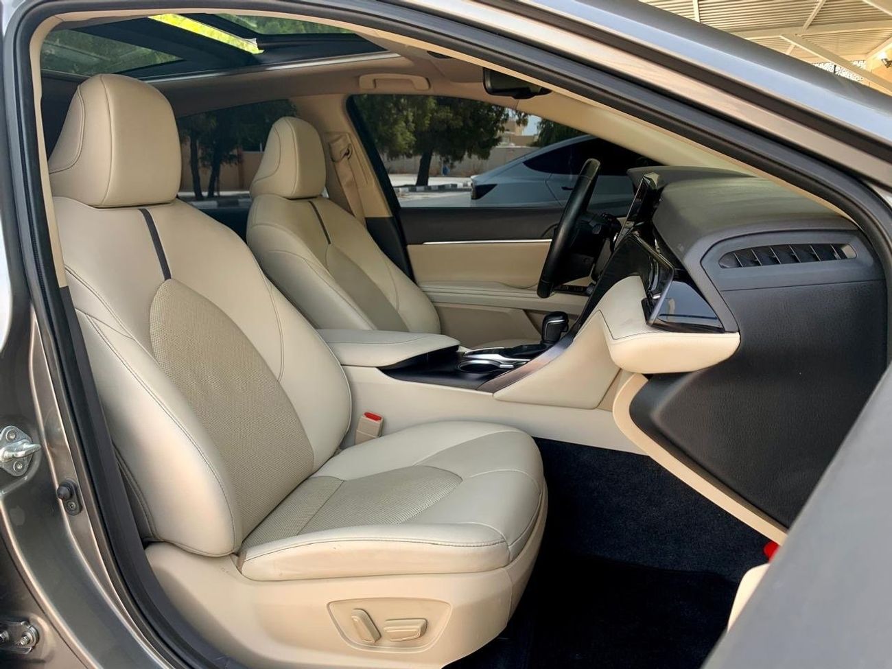 تويوتا كامري Toyota Camry SE+ 2022 - 3.5L,V6  Full Option,Panoramic, GCC Specs