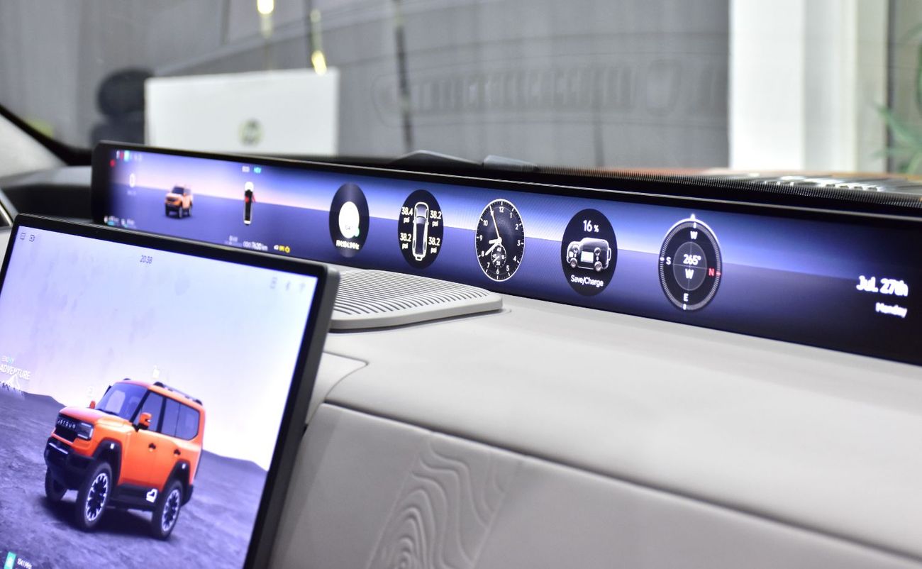 جيتور G700 FLAGSHIP EXCELLENT DEAL for our Jetour G700 Flagship / Ivory ( 2026 Model ) in Orange Color Color GCC Specs
