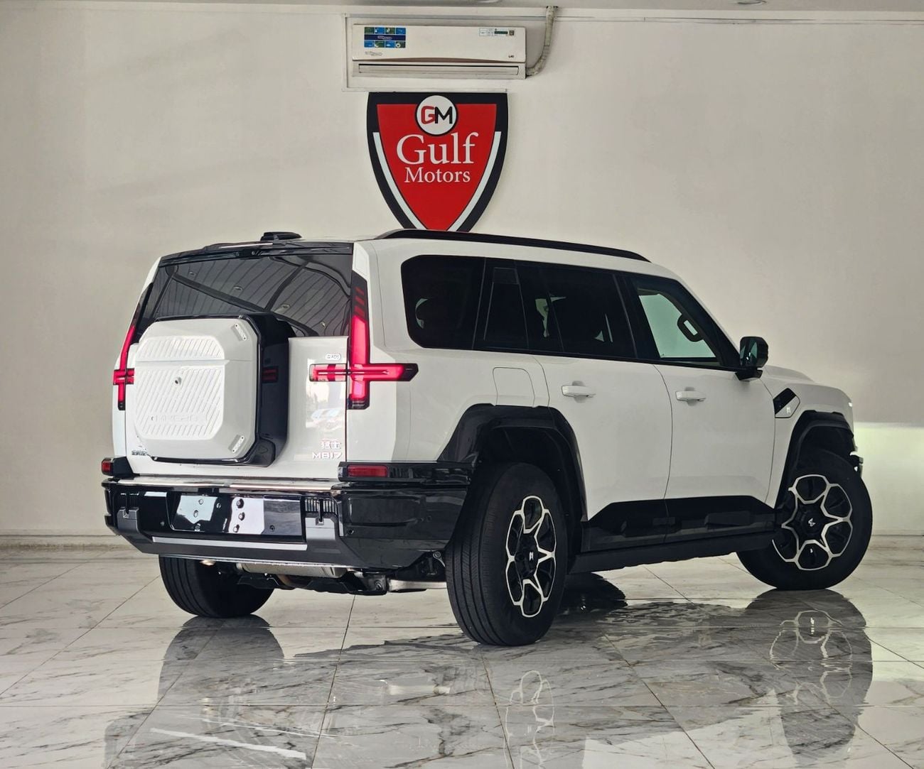 Dongfeng M Hero M817 PLUG IN HYBRID TECH-HEAVY MILITARY STYLE SUV 912 hp, 1000+km total range