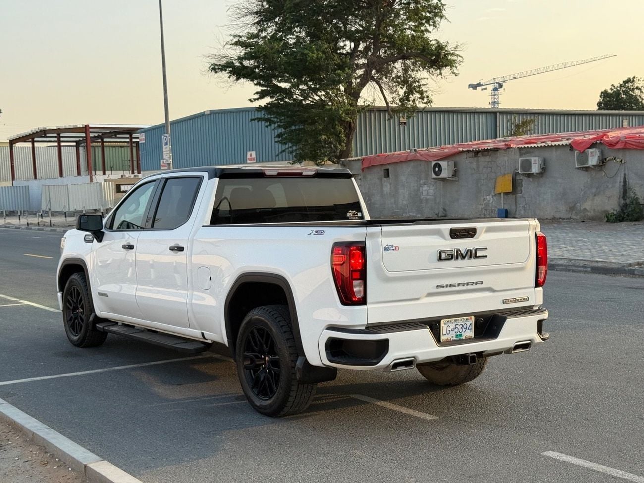 جي أم سي سييرا 1500 CREWCAB ELEVATION 5.3L V8 AT4 Crew Cab (AWD)