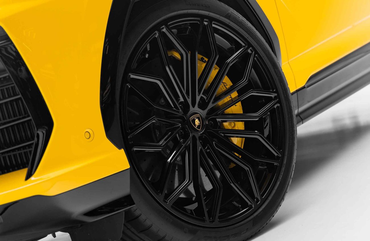 لامبورغيني اوروس 4.0L V-8 Twin-Turbocharged Engine + eMotor