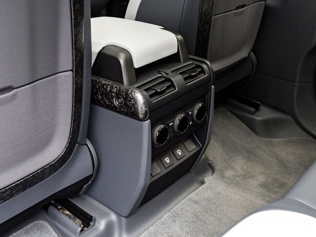 Land Rover Defender 110 P635 OCTA V8 Exclusive Extended Eid Offer - Limited Time Only! 2030 Warranty + Service Cont