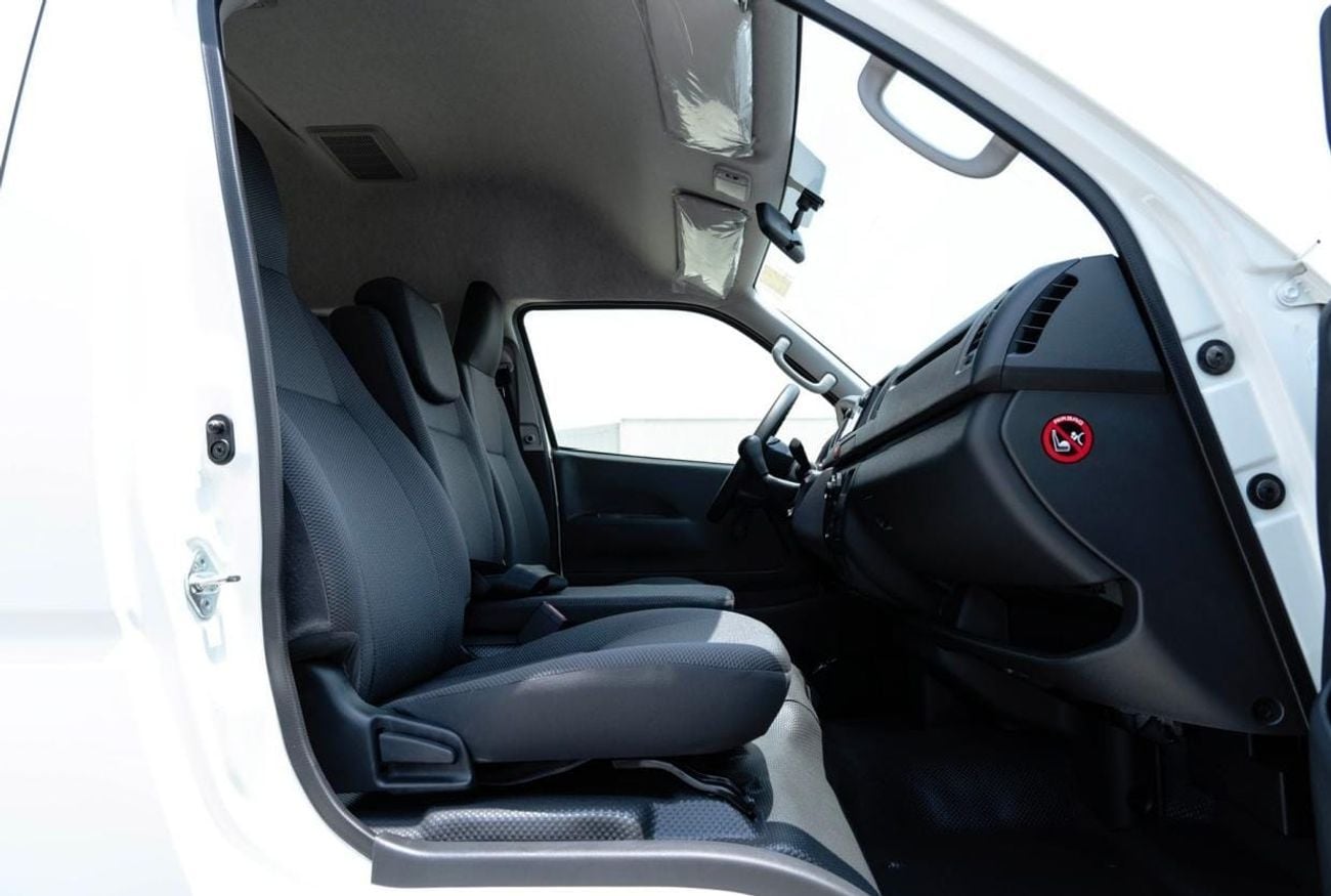 تويوتا هاياس DLS HIGH ROOF HIACE  -High Roof  3.0L M/T