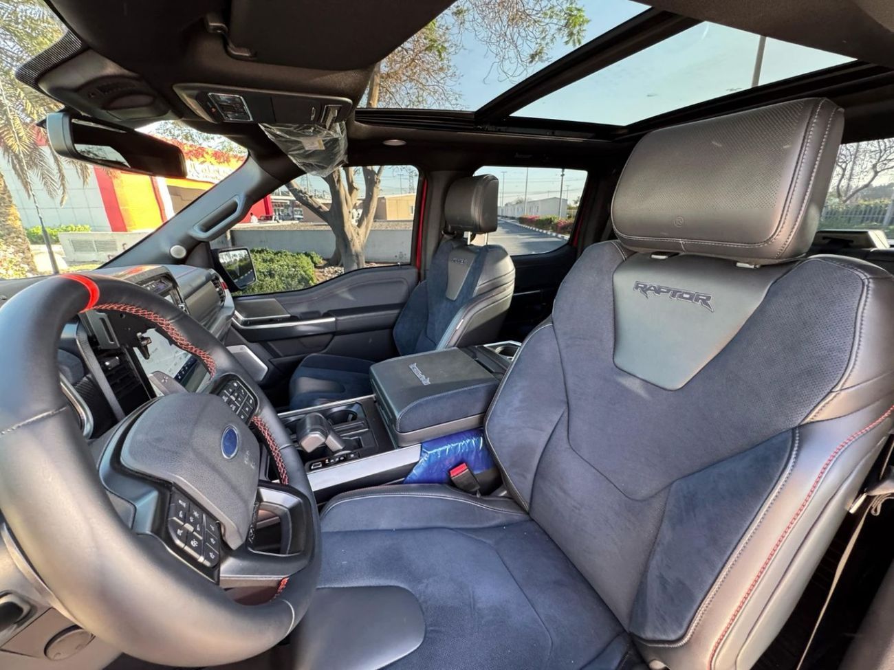 Ford F 150 Raptor GCC SPEC 37 OPTION NEAT AND CLEAN