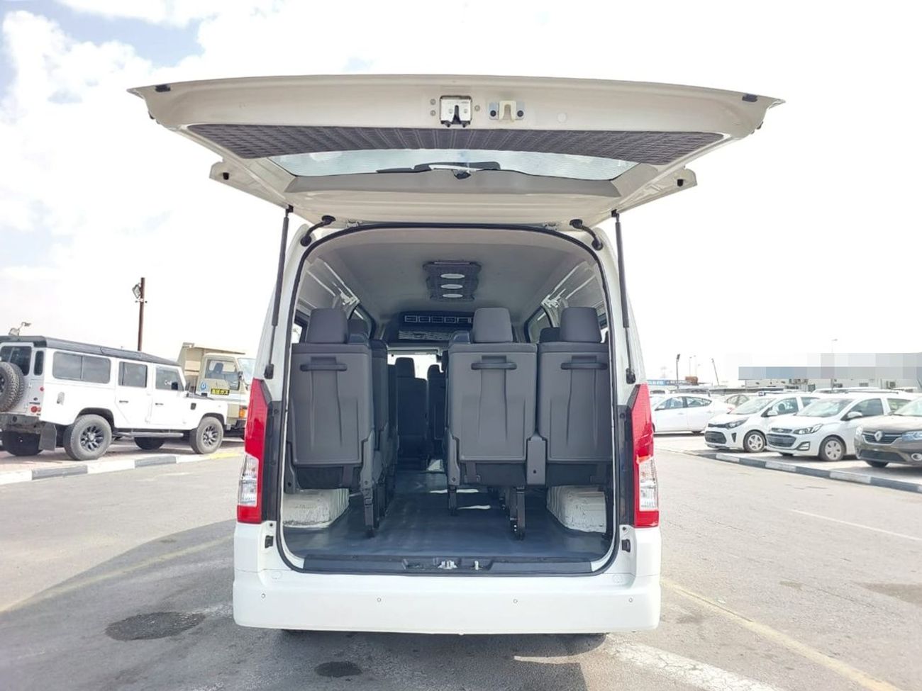 Toyota Hiace TOYOTA HIACE COMMUTER VAN RHD 2019 MODEL 2.8L DIESEL AUTOMATIC(PM01596)