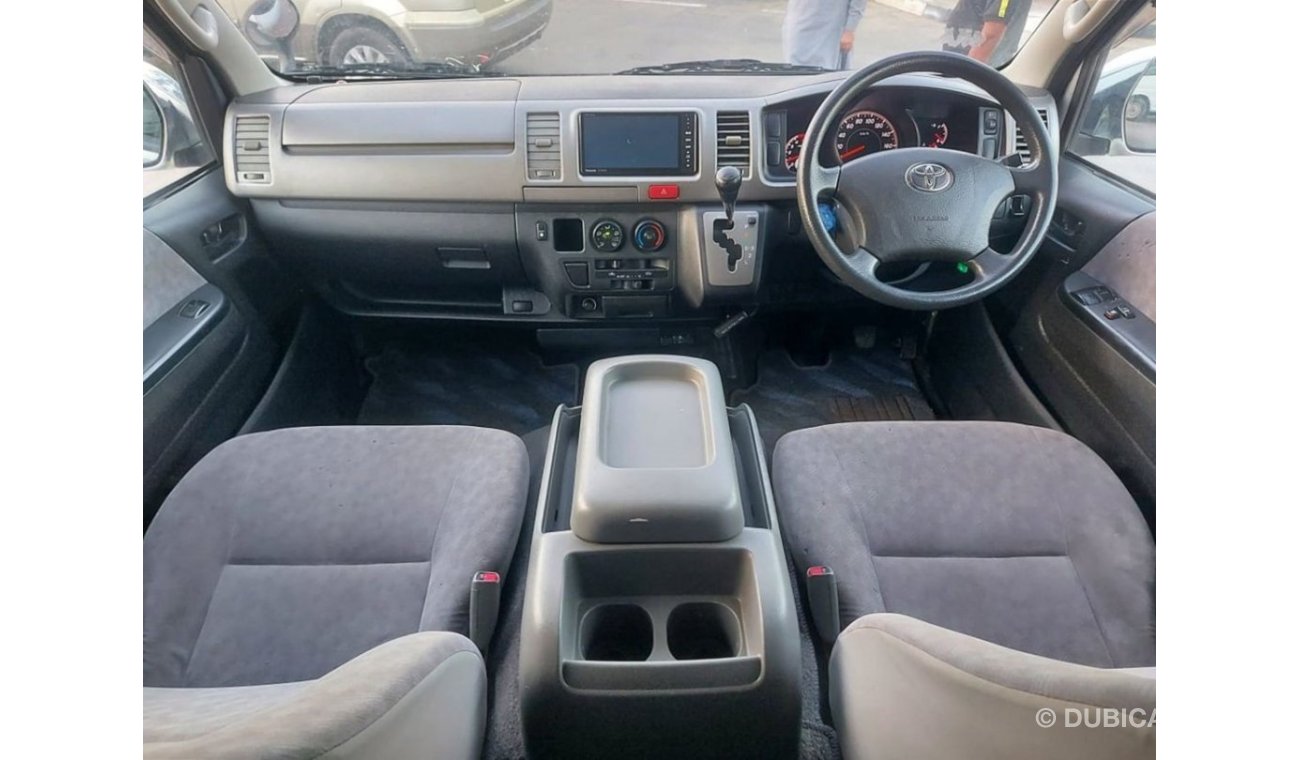 Toyota Hiace TOYOTA HIACE VAN RIGHT HAND DRIVE (PM1639)