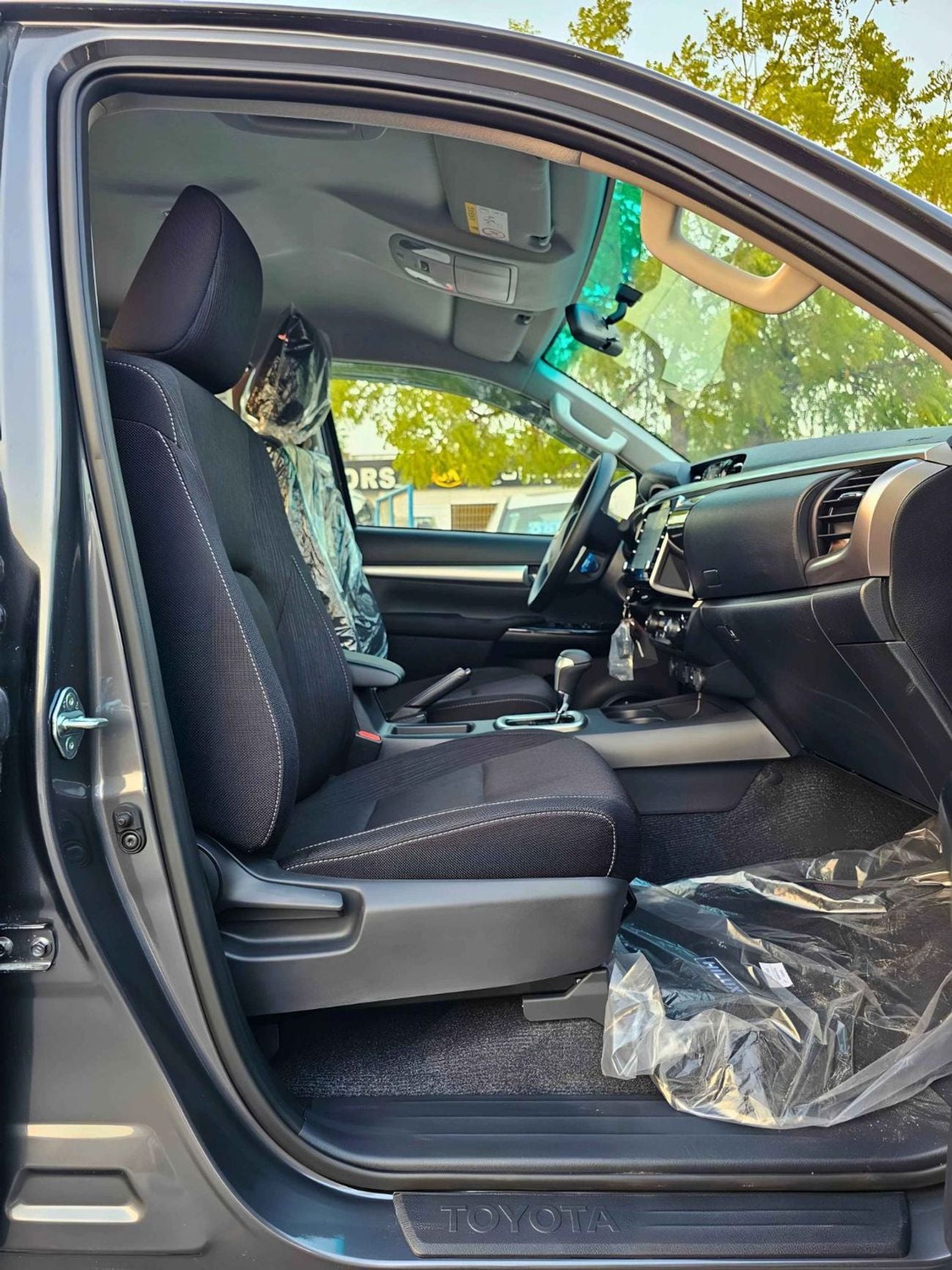 Toyota Hilux SR5 WIDE BODY / DOUBLE CABIN / 2.4L DIESEL A/T 4WD / BLIND SPOT / OVER FENDER / DIFF LOCK (CODE#HDAH