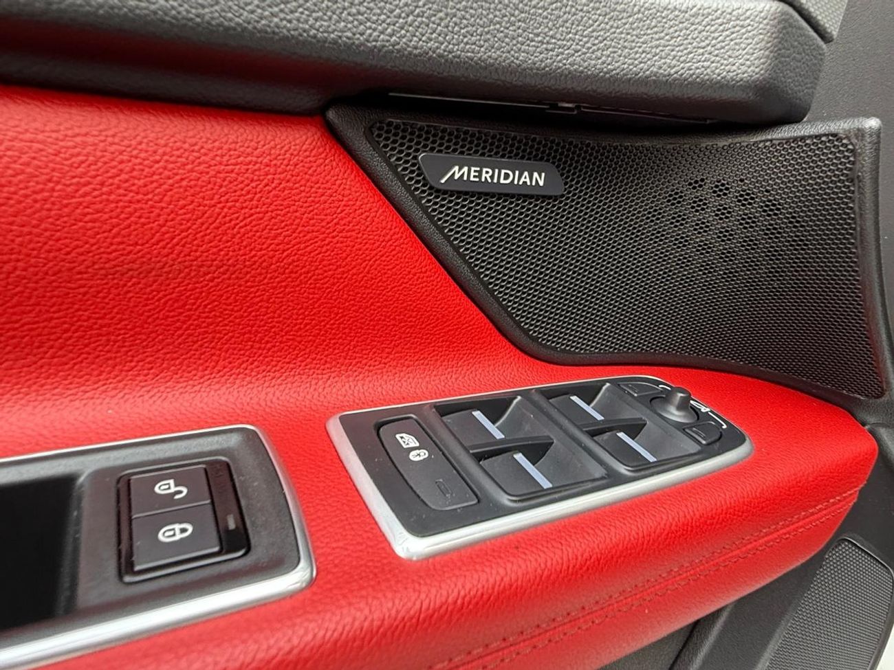 Jaguar XF R-Sport 2.0L Sedan