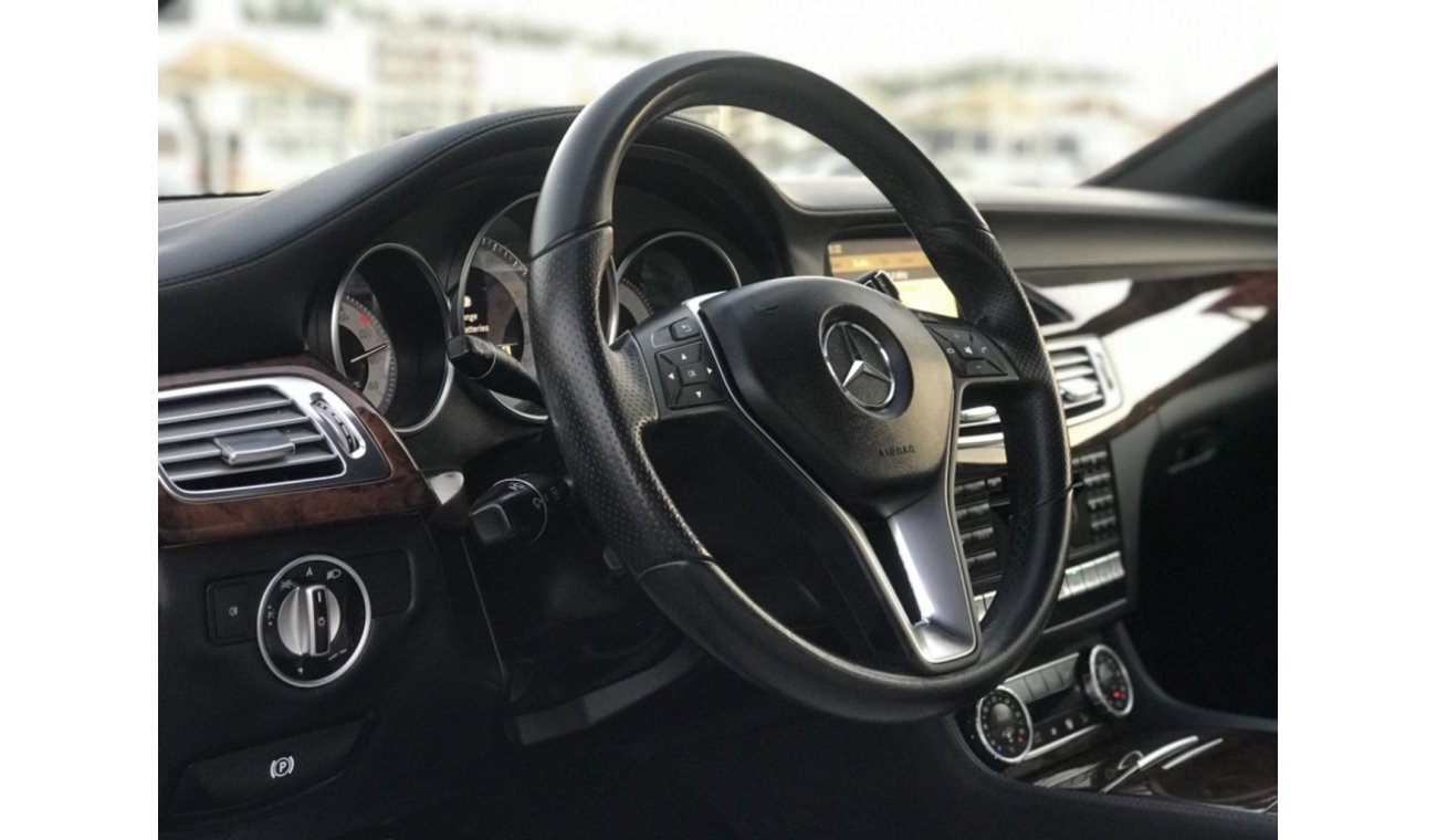 مرسيدس بنز CLS 500 مرسيدس CLS500 موديل 2012 خليجي بحالة جداً ممتازة