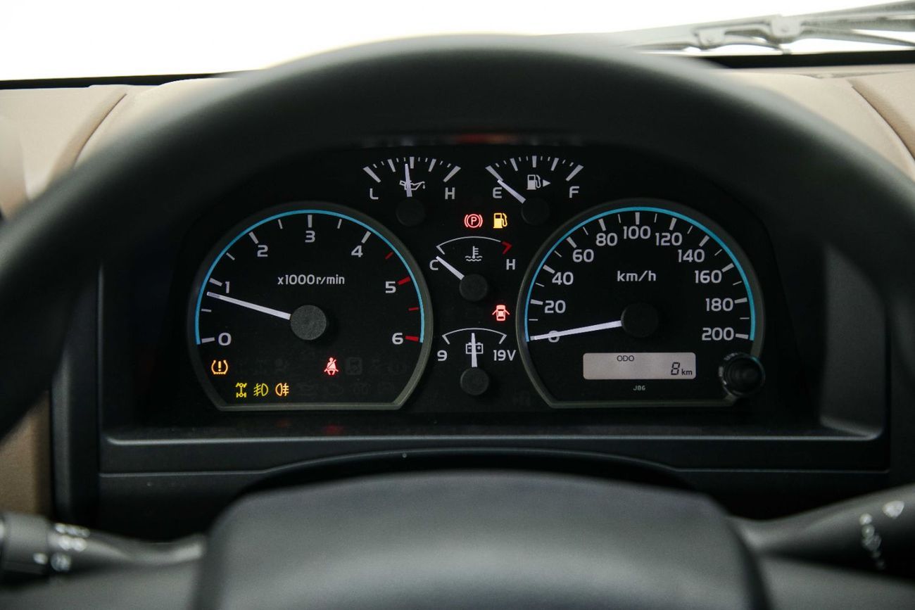 تويوتا لاند كروزر LC76 Hardtop 2.8L - White Inside Saddle Tan | Export Only