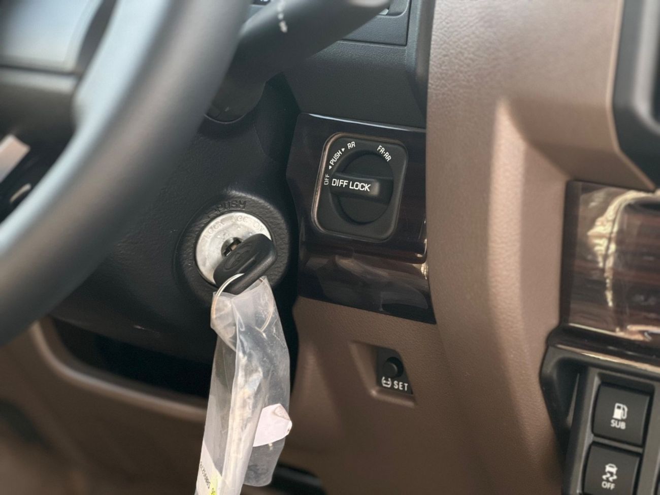 Toyota Land Cruiser Pick Up SC 4.0L TOYOTA LAND CRUISER 4.0L Pick-up 4WD 2025