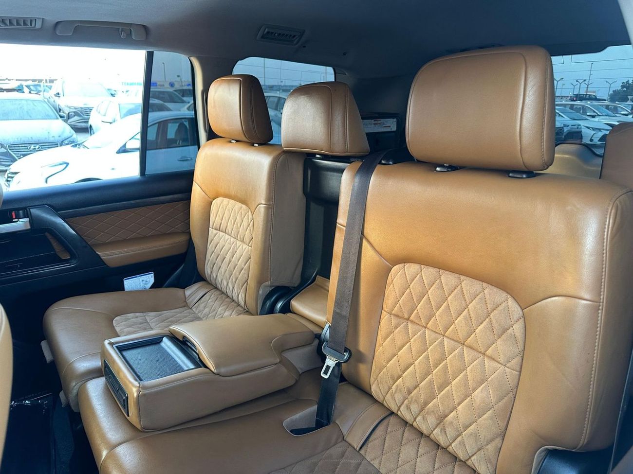 تويوتا لاند كروزر Toyota landcruise 2021Model Engine 4.0 v6 petrol GXR colour white Transmission Automatic Interior.Bl