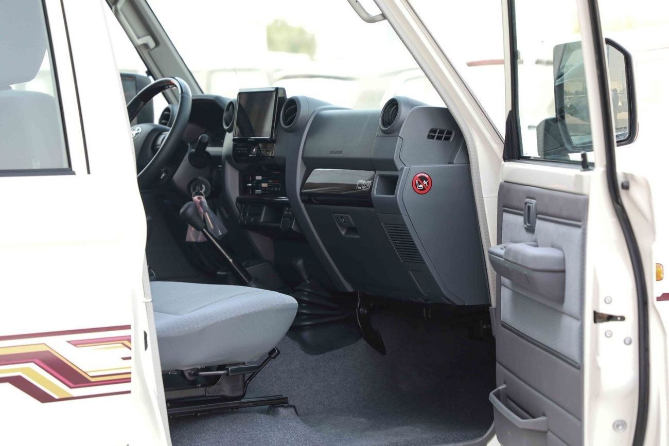 تويوتا لاند كروزر 70 2025 TOYOTA LC76 HARDTOP LX  B 4.0 - WHITE inside BLUISH GREY | Export Only