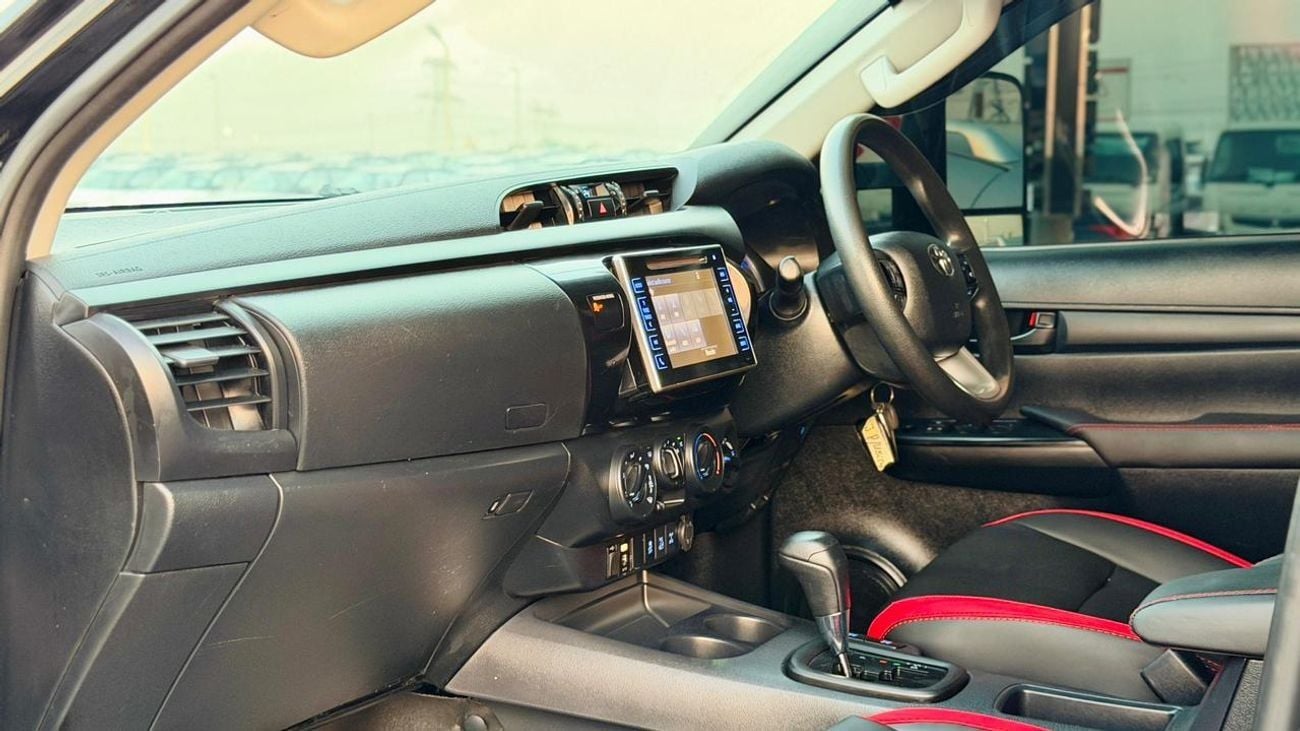 Toyota Hilux HEAVY OFF ROAD MODIFIED | BULL BAR WITH FOCUSED LIGHTS | DOUBLE CABIN | POWER SEATS | AUTO | 2020