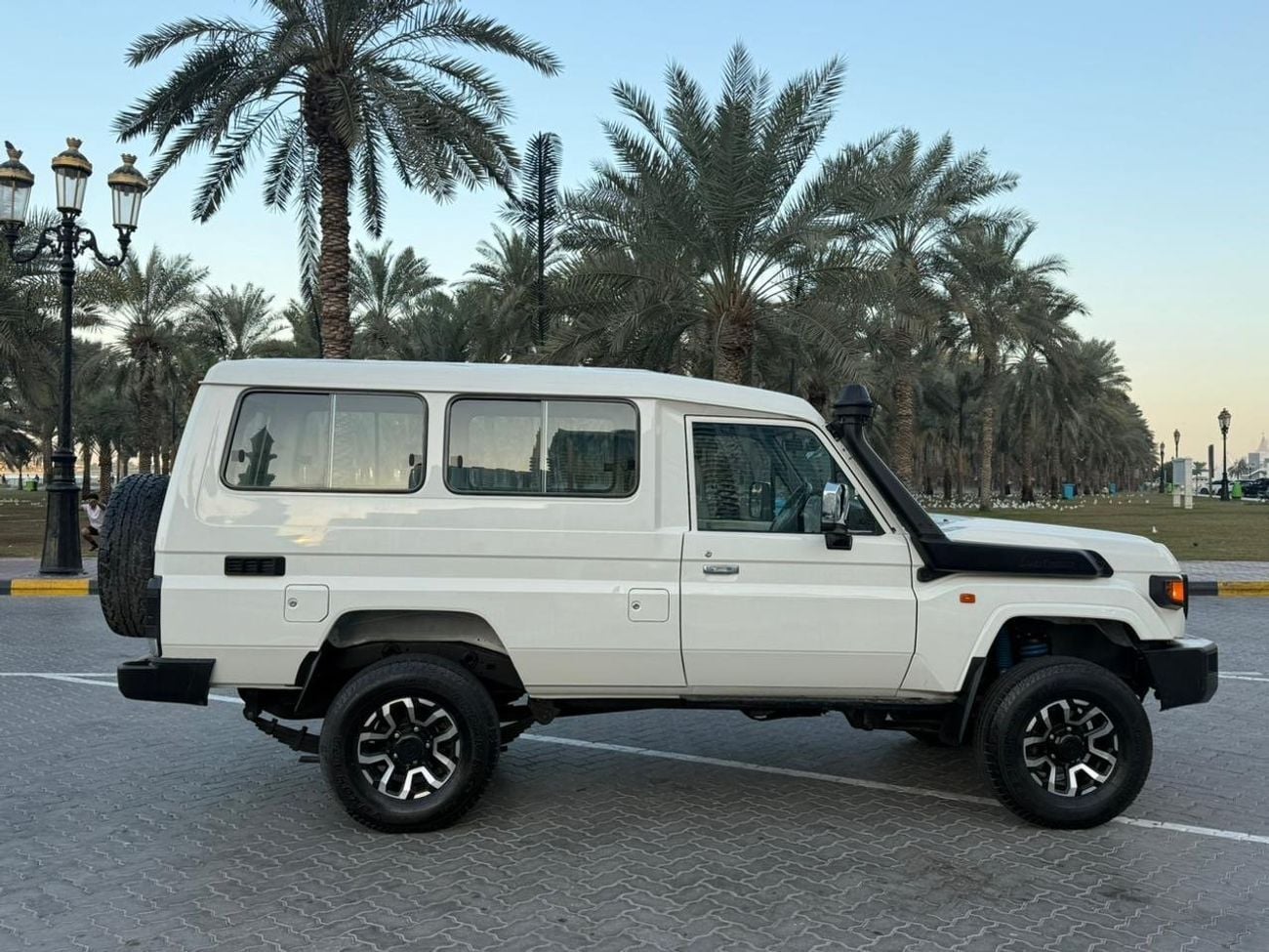 Toyota Land Cruiser 70 HT VXR 