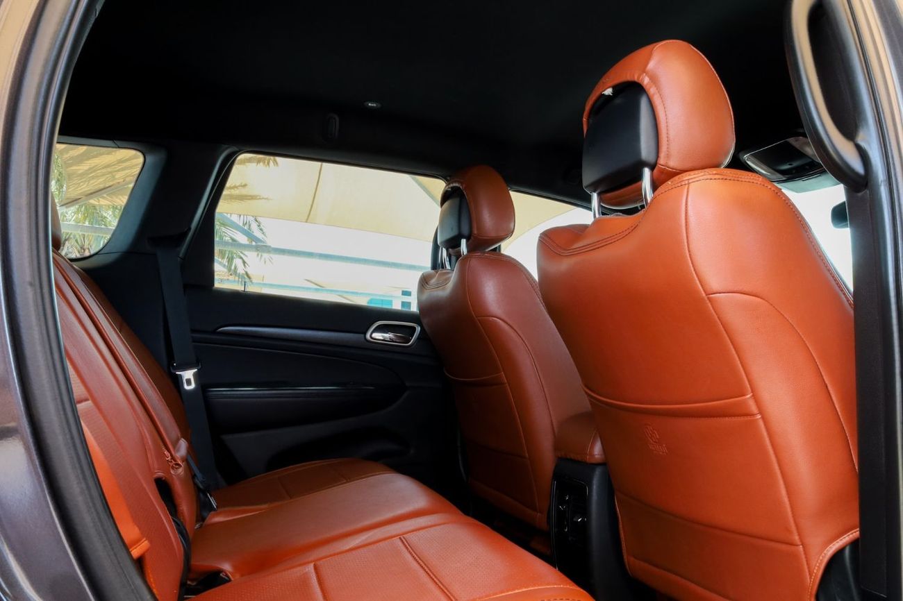 جيب جراند شيروكي Jeep Grand Cherokee Laredo 2017 GCC under Warranty with Flexible Down-Payment/ Flood Free.