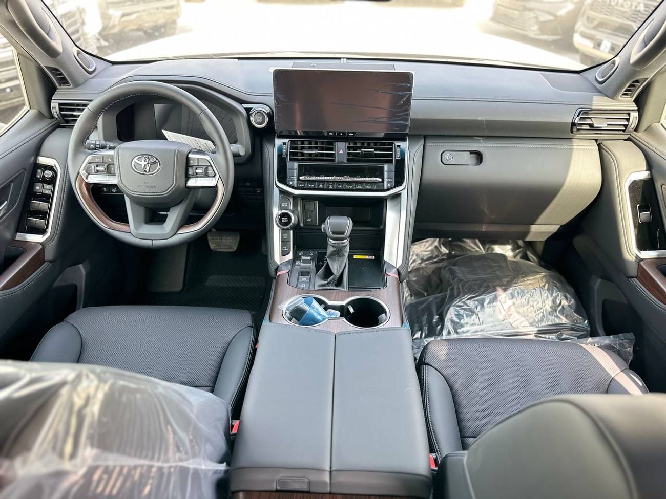 Toyota Land Cruiser GXR 3.3L DSL A/T // 2026 // High Option with Radar , DVD & Back Camera , Cooling & Leather Seats //