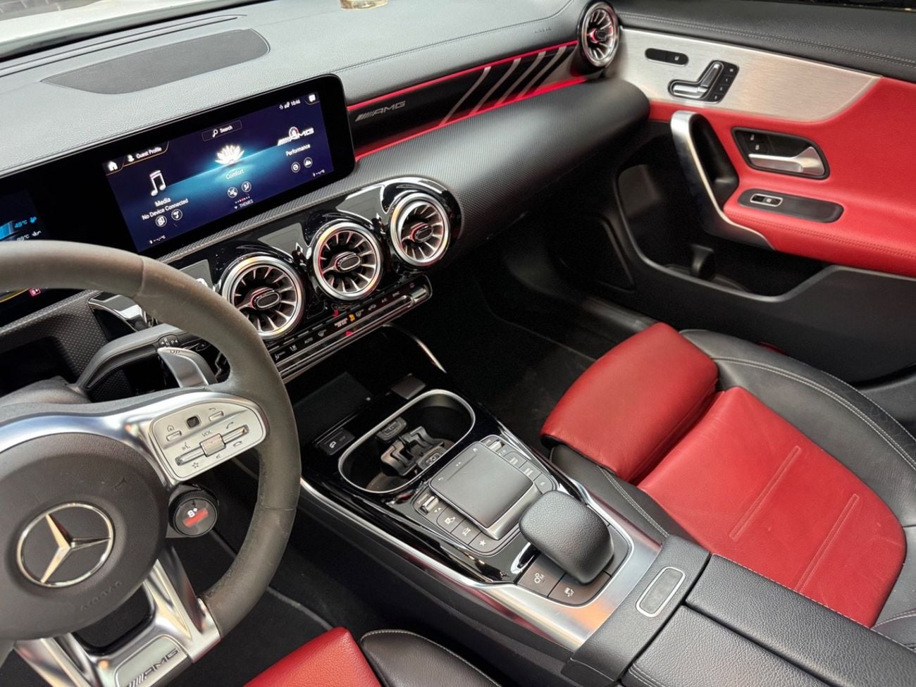 مرسيدس بنز CLA 35 AMG Premium + 2.0L