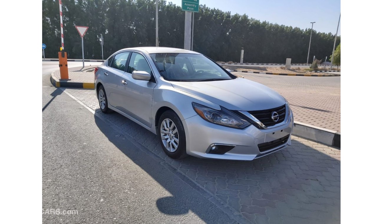 Nissan Altima Very Clean car