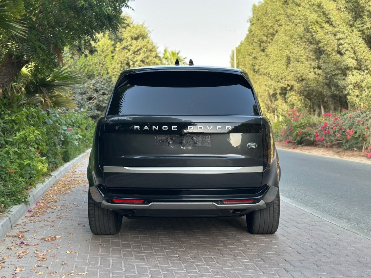 Land Rover Range Rover 2024 Autobiography P550e 3.0L Turbocharged Inline-6 Plug-in Hybrid – 542 HP | AWD | Full Options