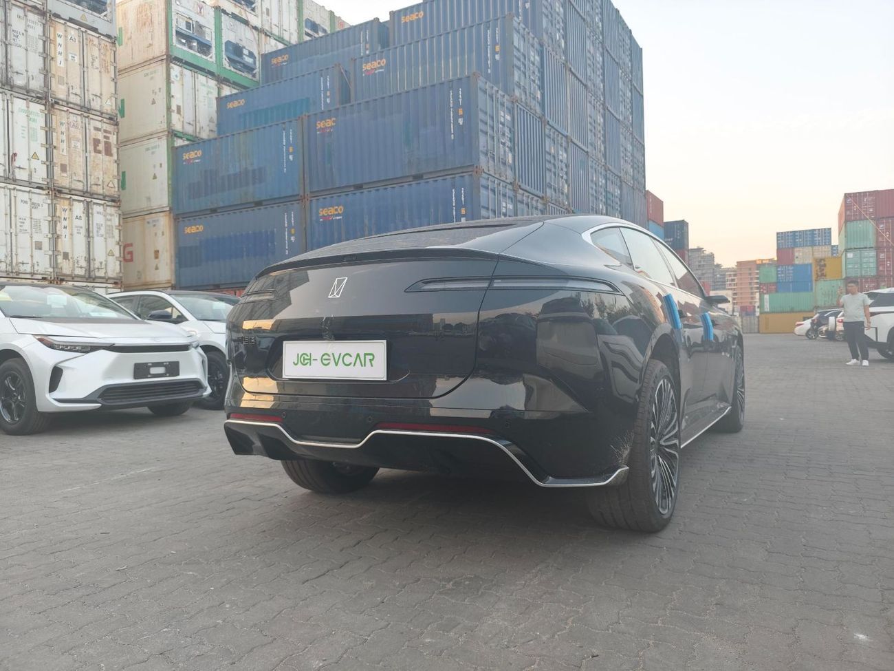 Avatr 12 Modified Max rear-wheel drive extended-range version