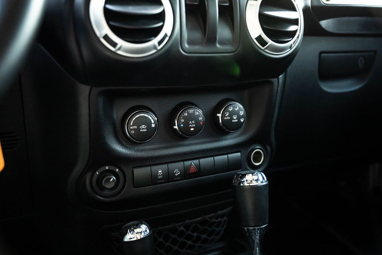 جيب رانجلر Sahara 3.6L A/T