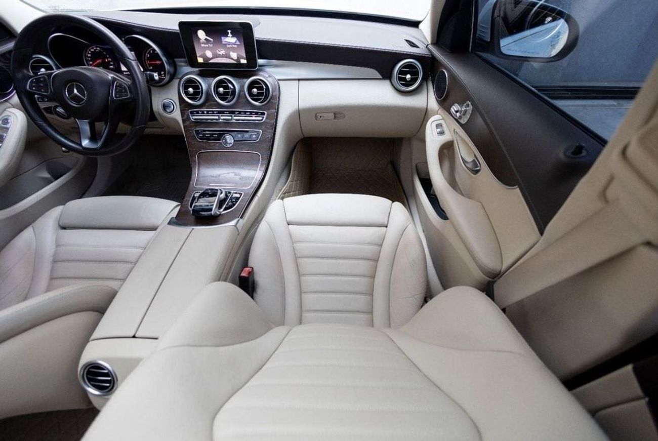 Mercedes-Benz C 200 Mercedes-Benz C200 AMG Pack 2017 GCC under Warranty with Flexible Down-Payment.