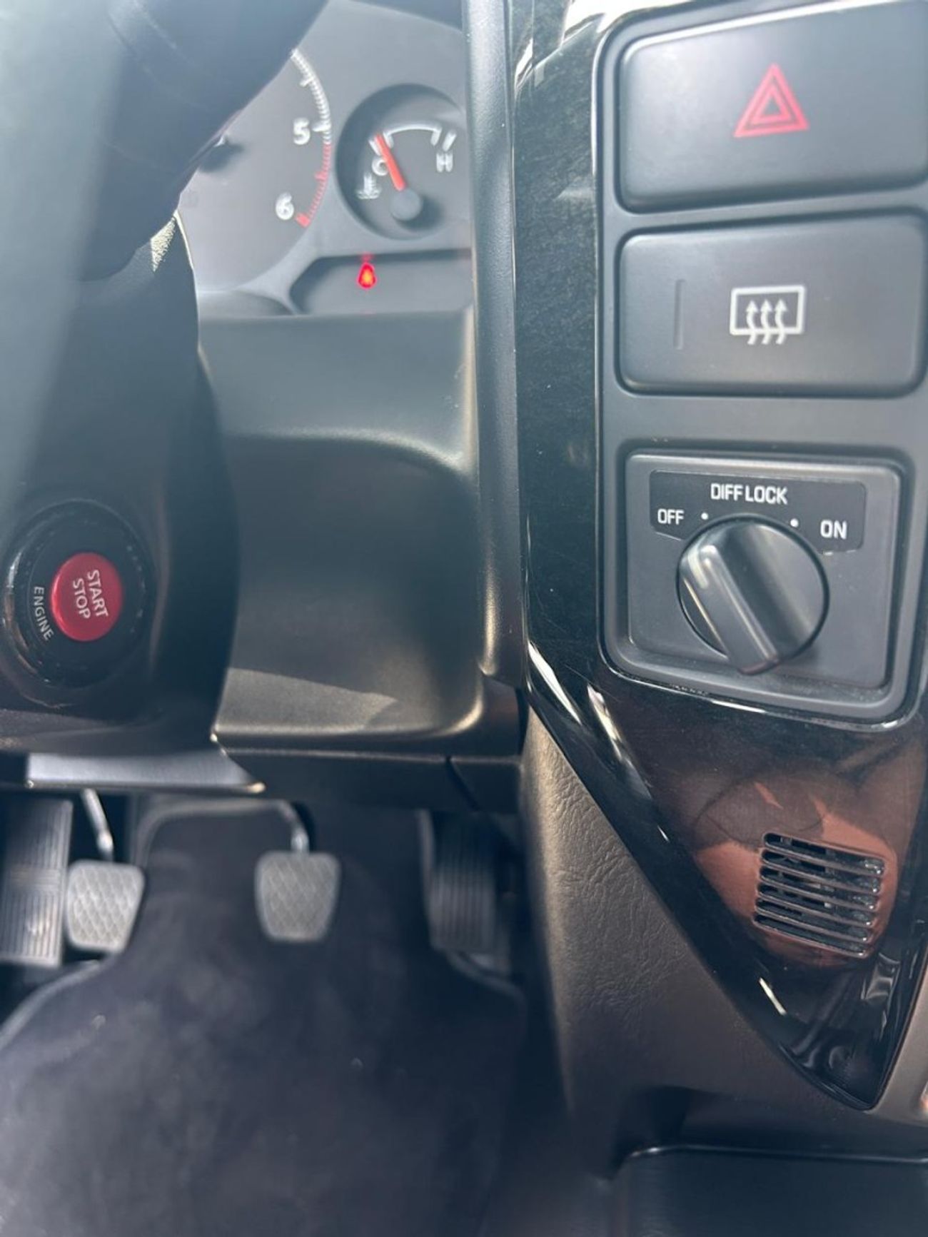 نيسان باترول سوبر سفاري 2 DOOR MANUAL TRANSMISSION GCC NO ACCIDENTS