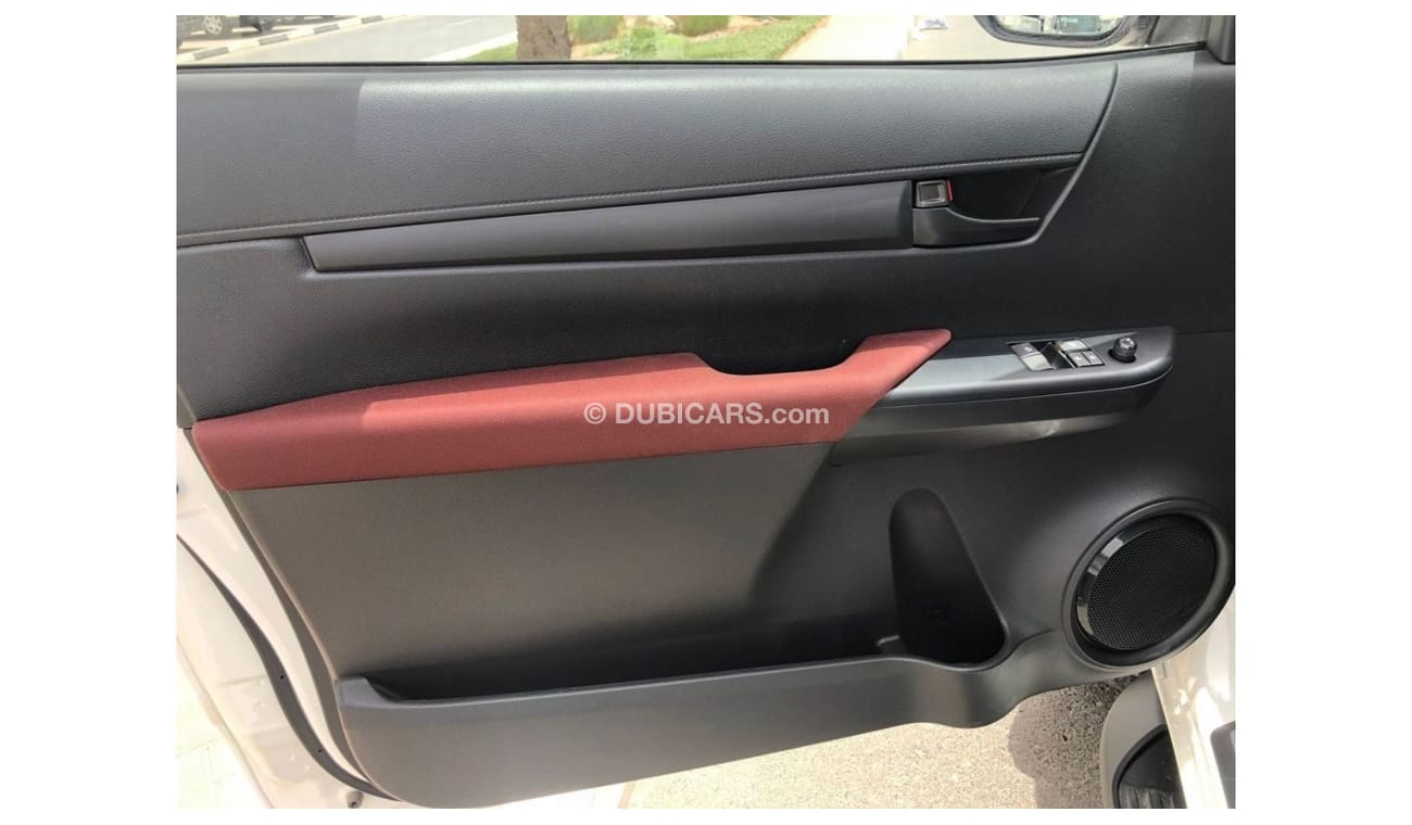 تويوتا هيلوكس تويوتا هايلكس 2.7 بنزين دفع رباعي 2023 عادي