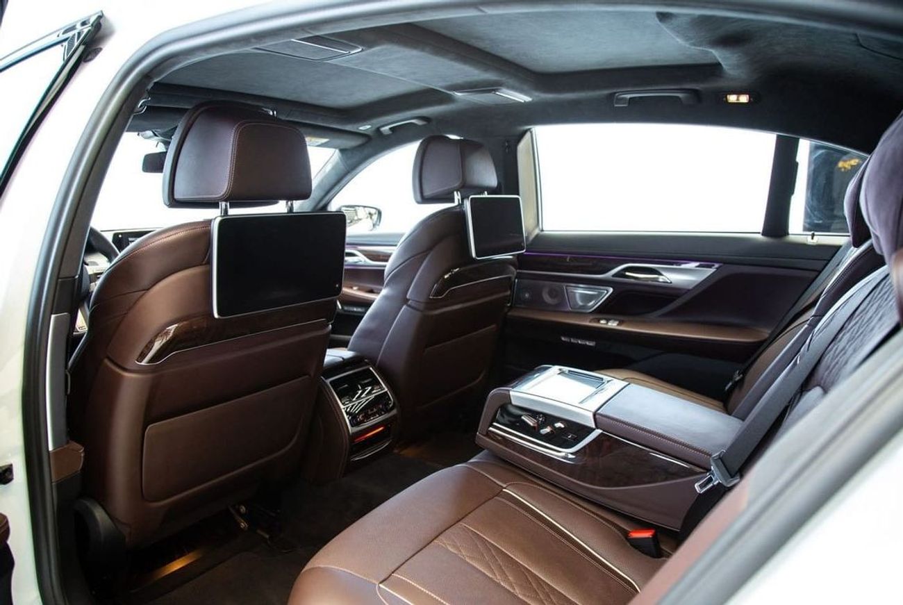 BMW 750Li Luxury 4.4L (443 HP)