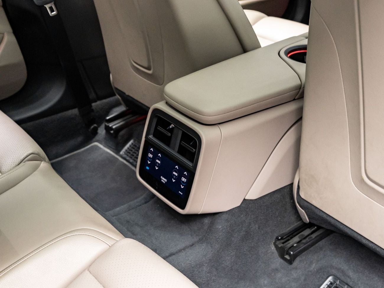 Porsche Taycan 2024 Porsche Taycan 4S, 93.4 kWh Battery, AWD, 562bhp, Single Speed Automatic on Front Axle, 2 Speed