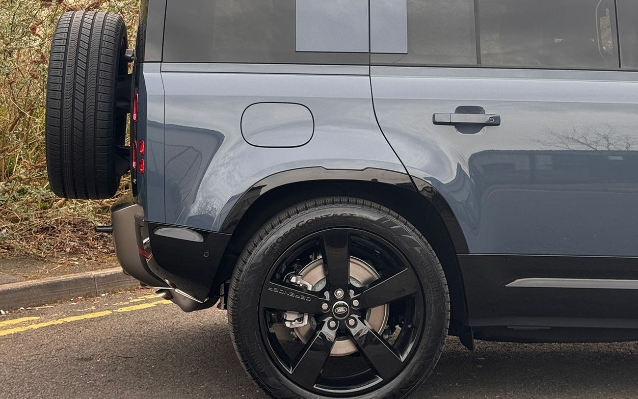 Land Rover Defender P300 110 2.0L (5 Seater) RIGHT HAND DRIVE