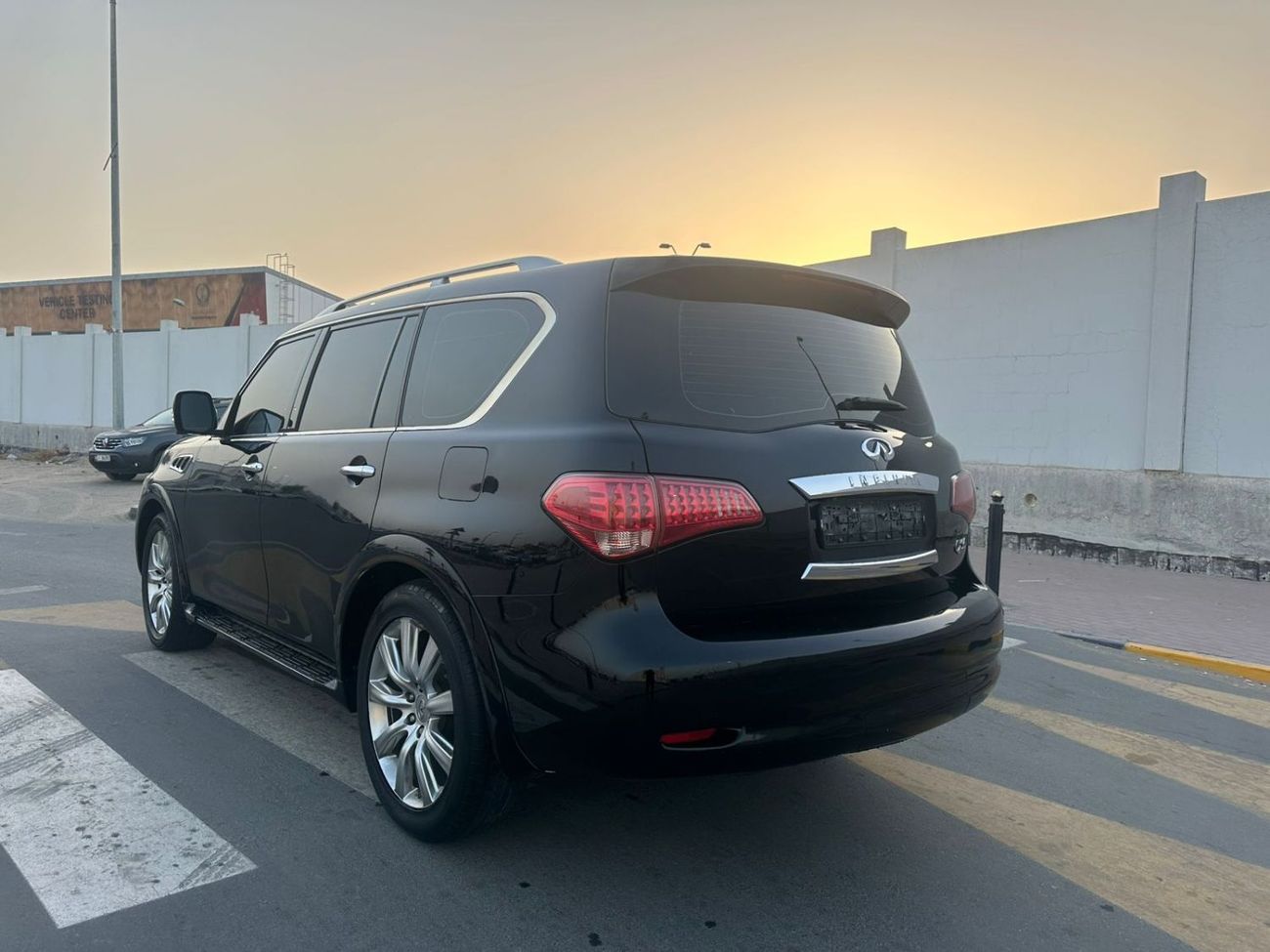 إنفينيتي QX56 Luxury 5.6L