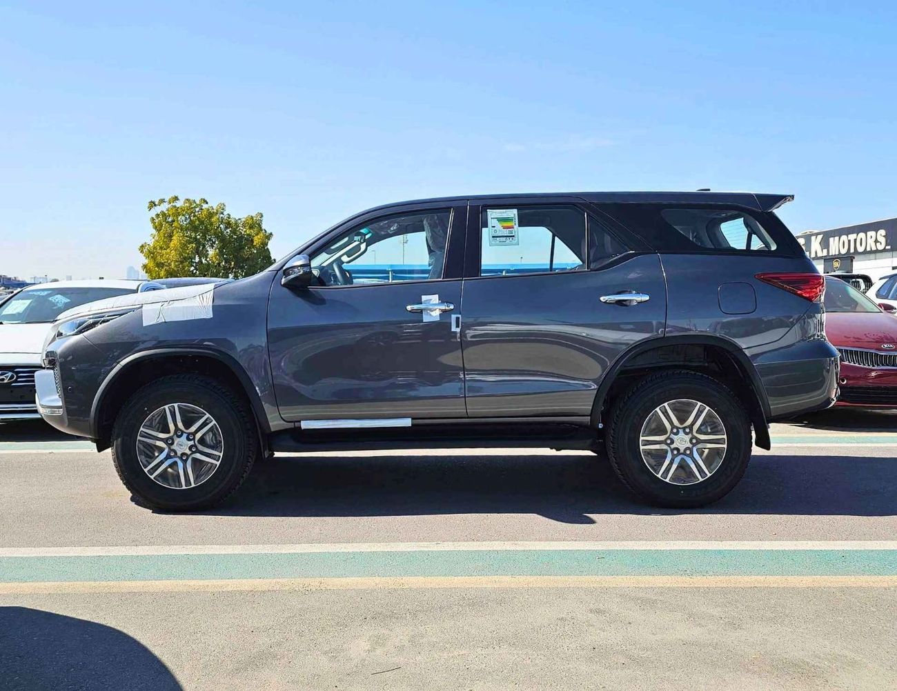 تويوتا فورتونر BASIC / 2.7L PETROL / ALLOY WHEELS / MANUAL A/C / 4WD (CODE# BASIC)