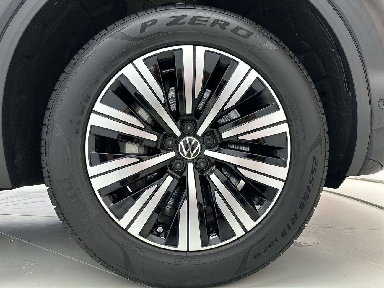 Volkswagen Touareg Touareg Elegance - Tirano (Ref#00417) / 39,100 AED SAVINGS from New Car