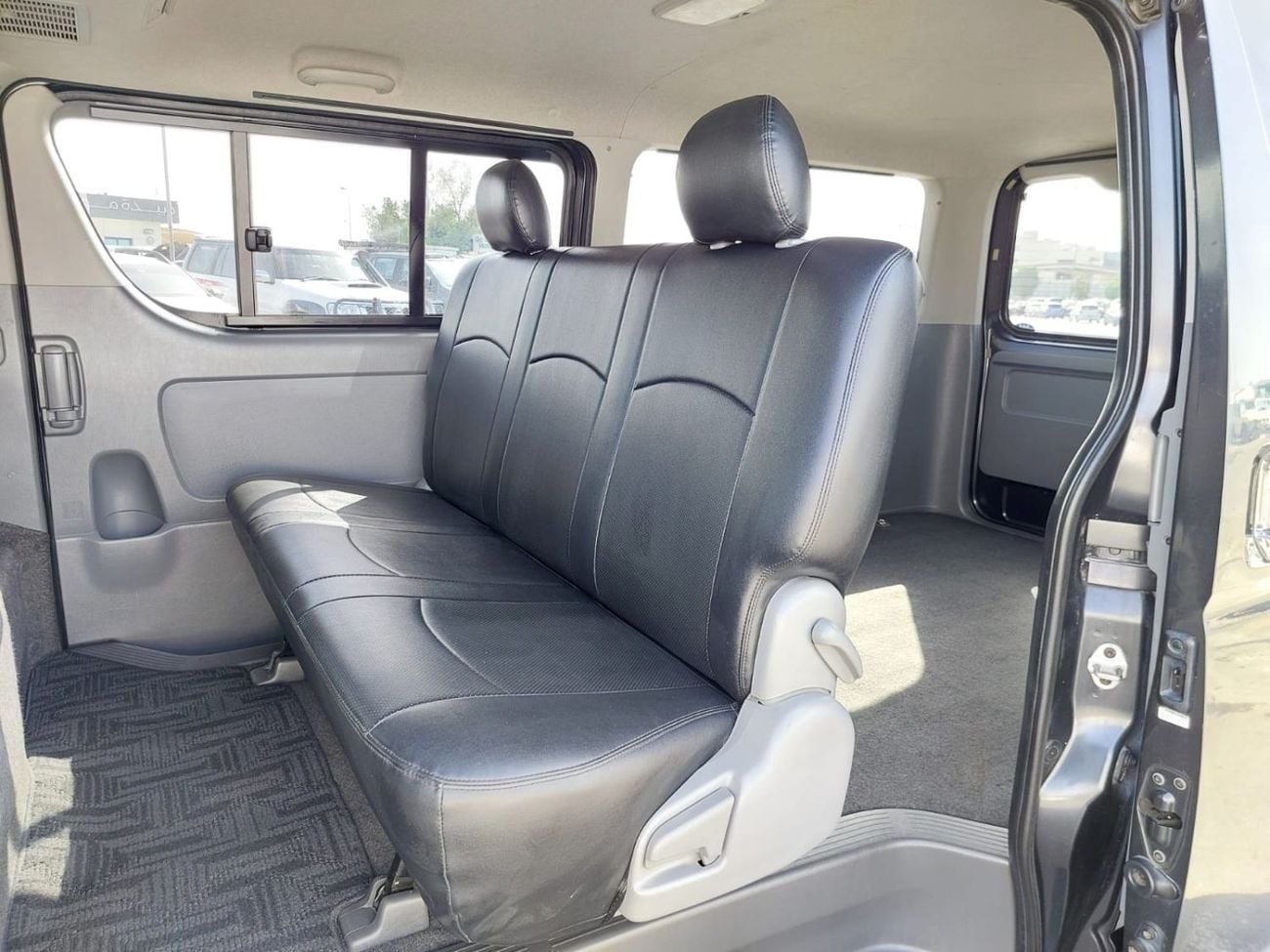 تويوتا هاياس TOYOTA HIACE VAN RHD 2004 MODEL 2.0 L PETROL AUTOMATIC(PM02513)