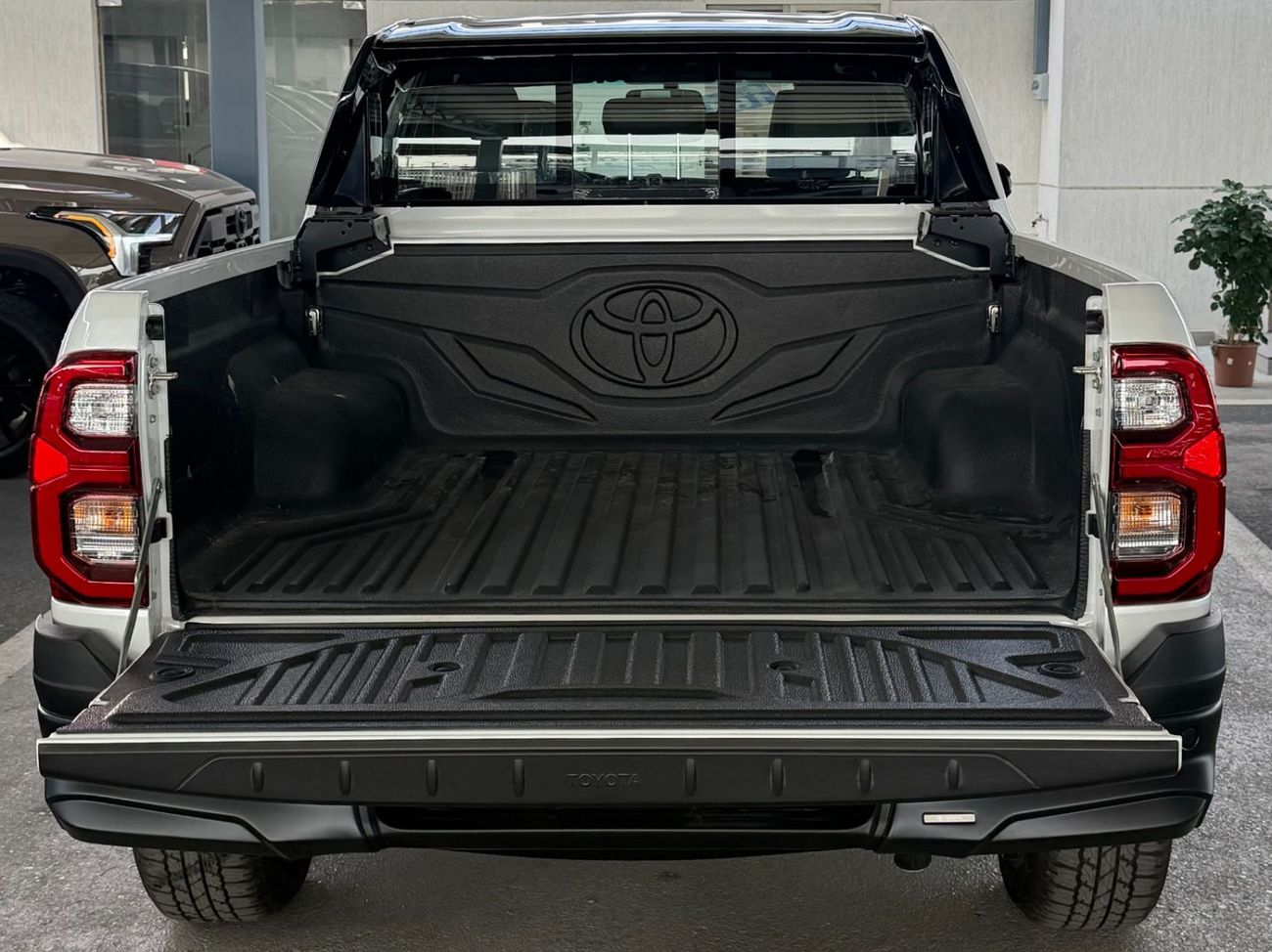 Toyota Hilux GR-SPORT 4.0 V6 **EXPORT ONLY**التصدير فقط خارج الخليج***