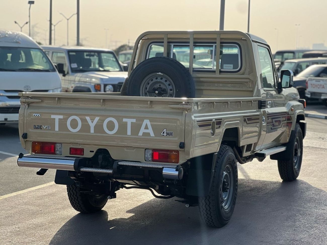 تويوتا لاند كروزر بيك آب Std 4.0L Single Cab Utility 4WD