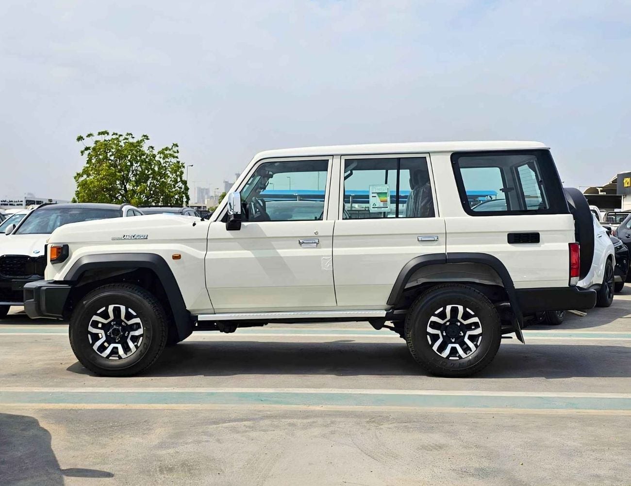 Toyota Land Cruiser 70 LC76 | 2.8L V4 DIESEL | 5 DOOR | DVD CAMER`| DIFF LOCK | LX FULL OPTION (CODE # HT76ZS)