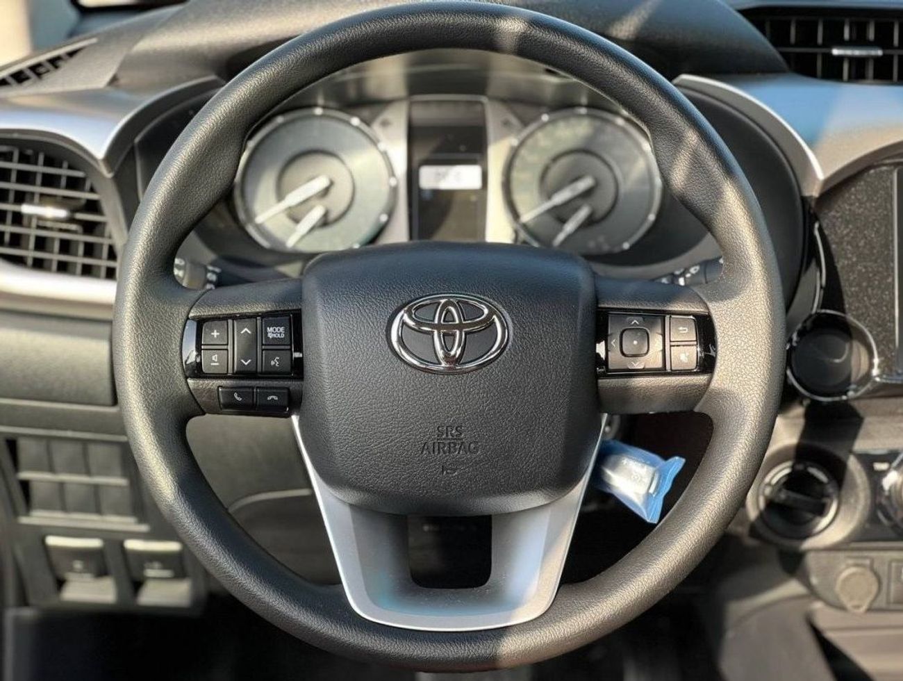 Toyota Hilux 2.7L PTR A/T // 2024 // MID HIGH OPTION WITH  SEATS VENTILATION , LED LIGHT , POWER WINDOWS // SPECI