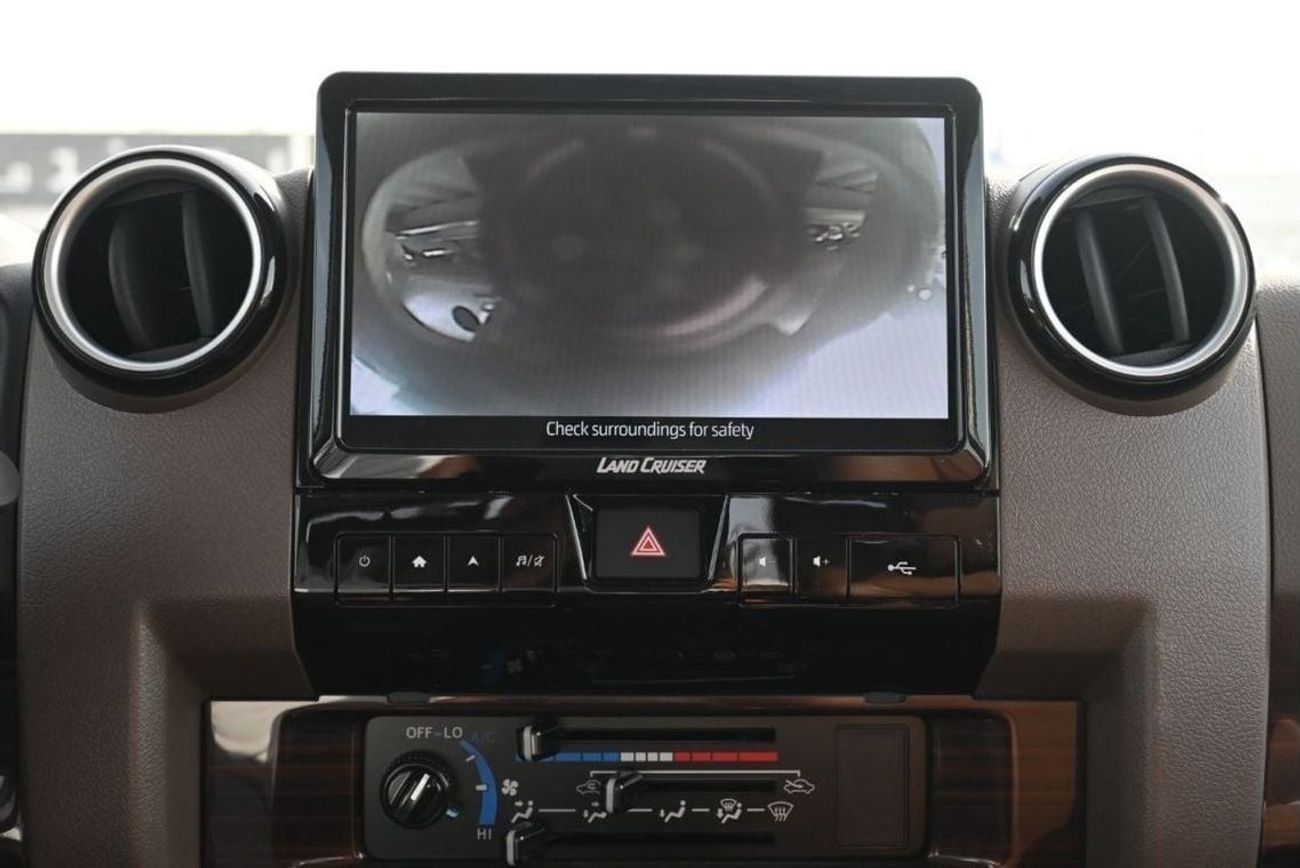 تويوتا لاند كروزر بيك آب Toyota Land Cruiser Pickup  4.0L V6, Petrol, 4WD, Model 2025, Color White (Export Price)