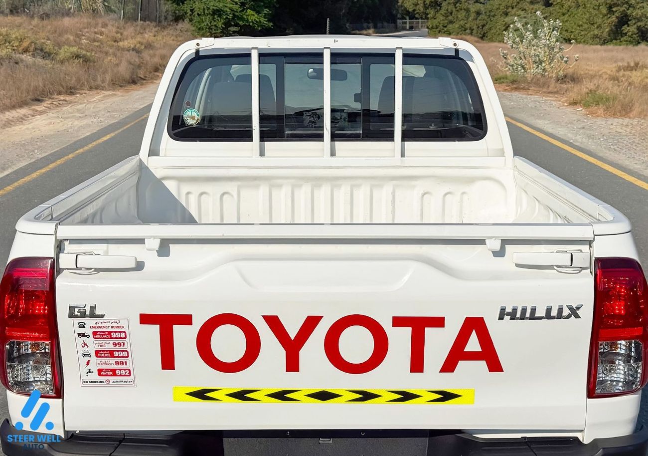 Toyota Hilux 2017 GL 2.7L 4WD AT Double Cabin Petrol / Well Maintained / Excellent Condition / GCC