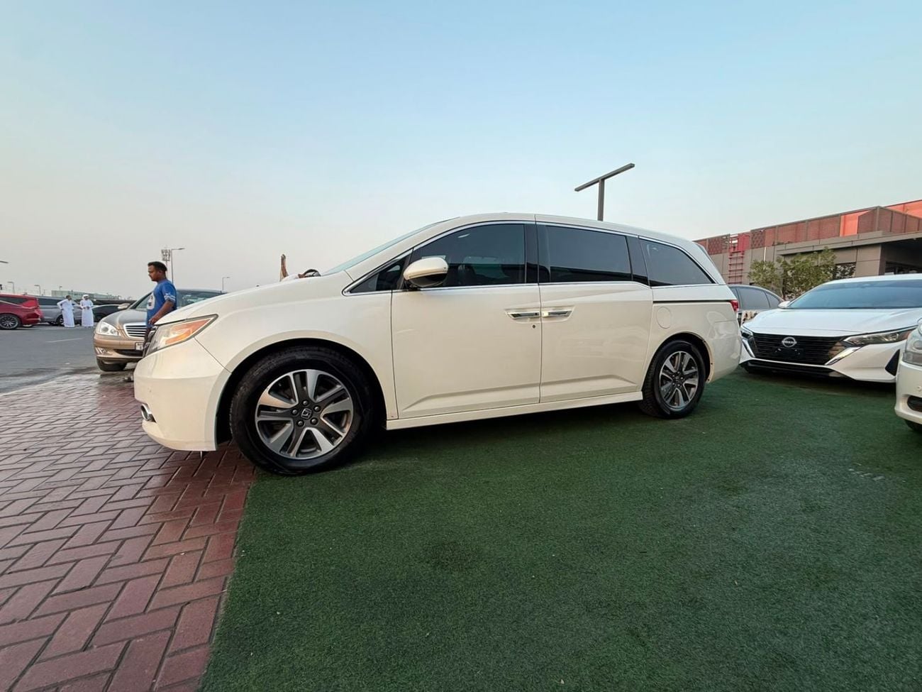 Honda Odyssey TOURING fully loaded in showroom condition