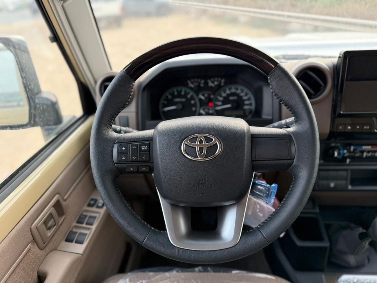 Toyota Land Cruiser 70 4.0L MID OPTION MANUAL WITH COOLING BOX