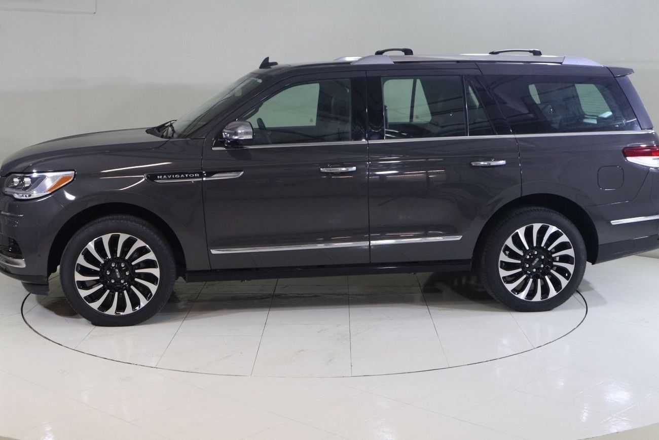 Lincoln Navigator PRESIDENTIAL 3.5L N1923 / AL TAYER MOTORS / AL QOUZ SHOWROOM
