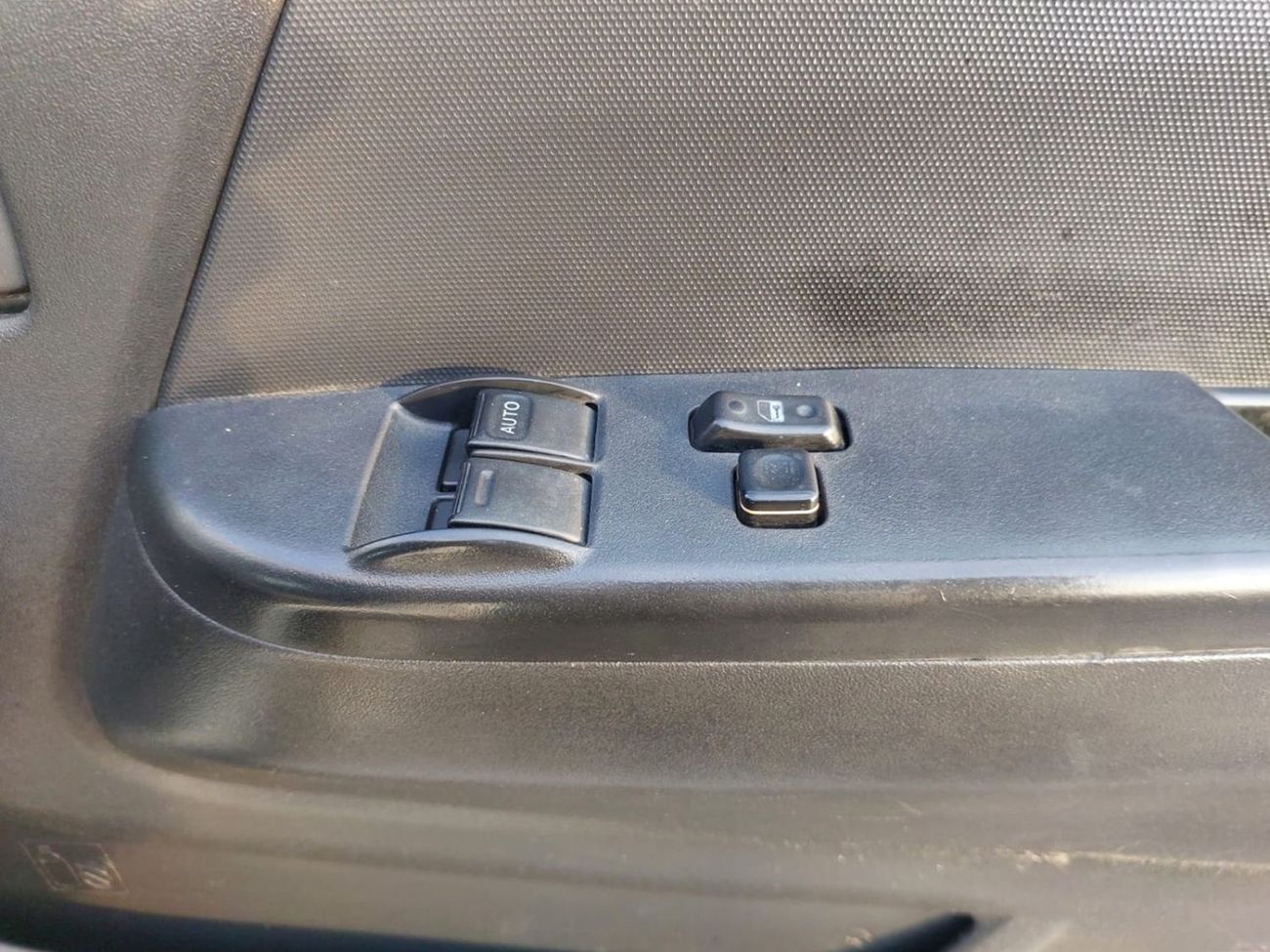 Toyota Hiace TOYOTA HIACE COMMUTER VAN RHD 2005 MODEL 2.5 L DIESEL MANUAL(PM07223)