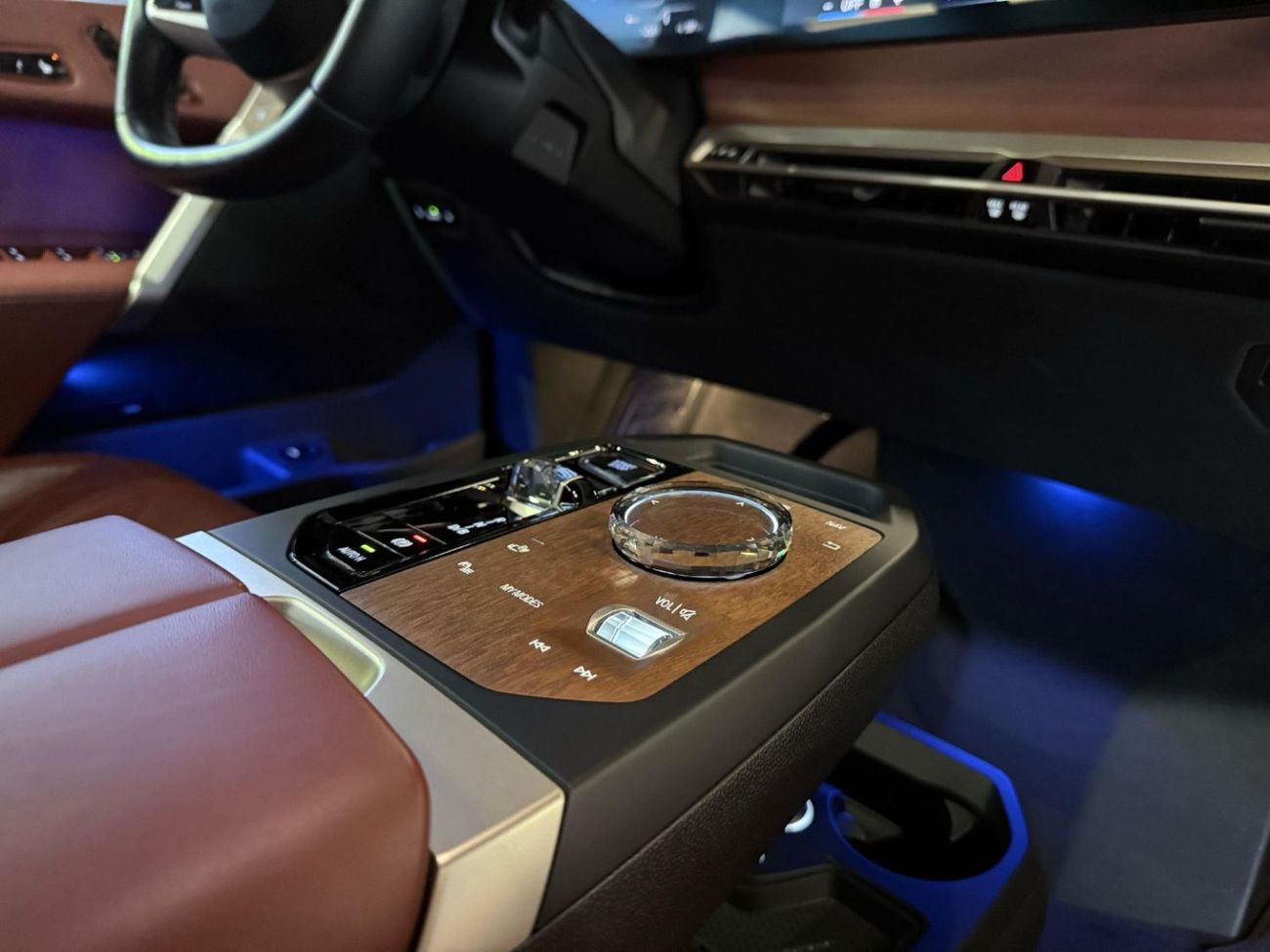 BMW iX 2024 BMW iX xDrive50 / AGMC Warranty and Service contract 5 years